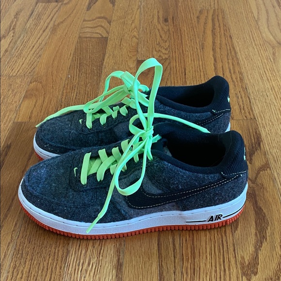 Nike Other - Nike Air Force 1 - LV8 Black/Ghost Green Size 4